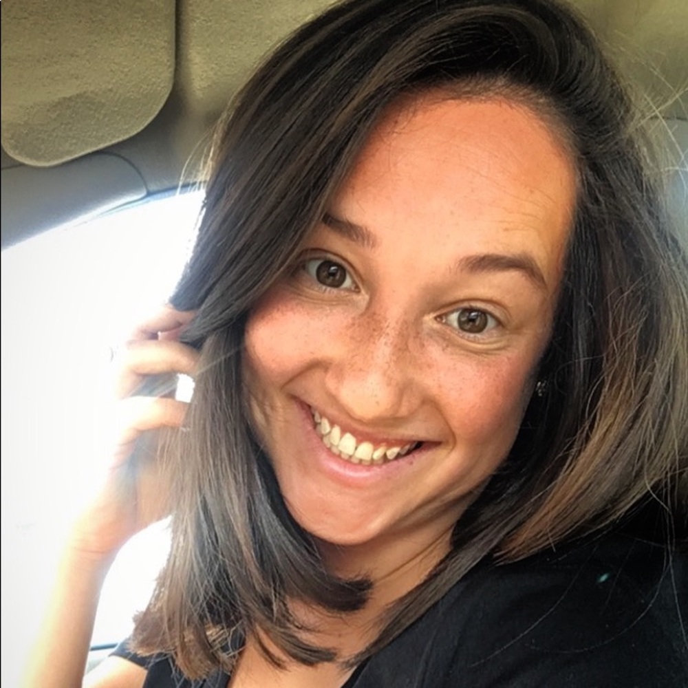 Meet your Posher, Danielle